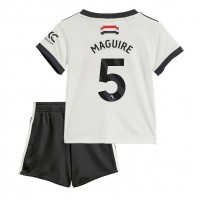 Camisa de Futebol Manchester United Harry Maguire #5 Equipamento Alternativo Infantil 2024-25 Manga Curta (+ Calças curtas)